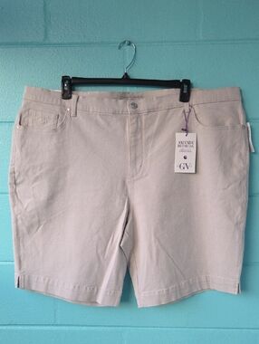 NWT "GV Amanda Bermuda Jean Shorts Woman's Size 24W